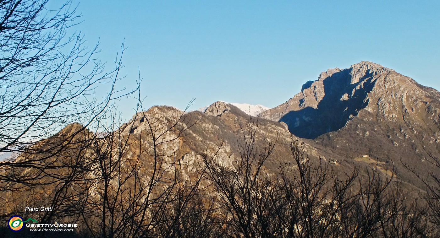 09 Le cime da salire, Monte Ocone (anticima con croce e cima), Corna Camozzera.JPG